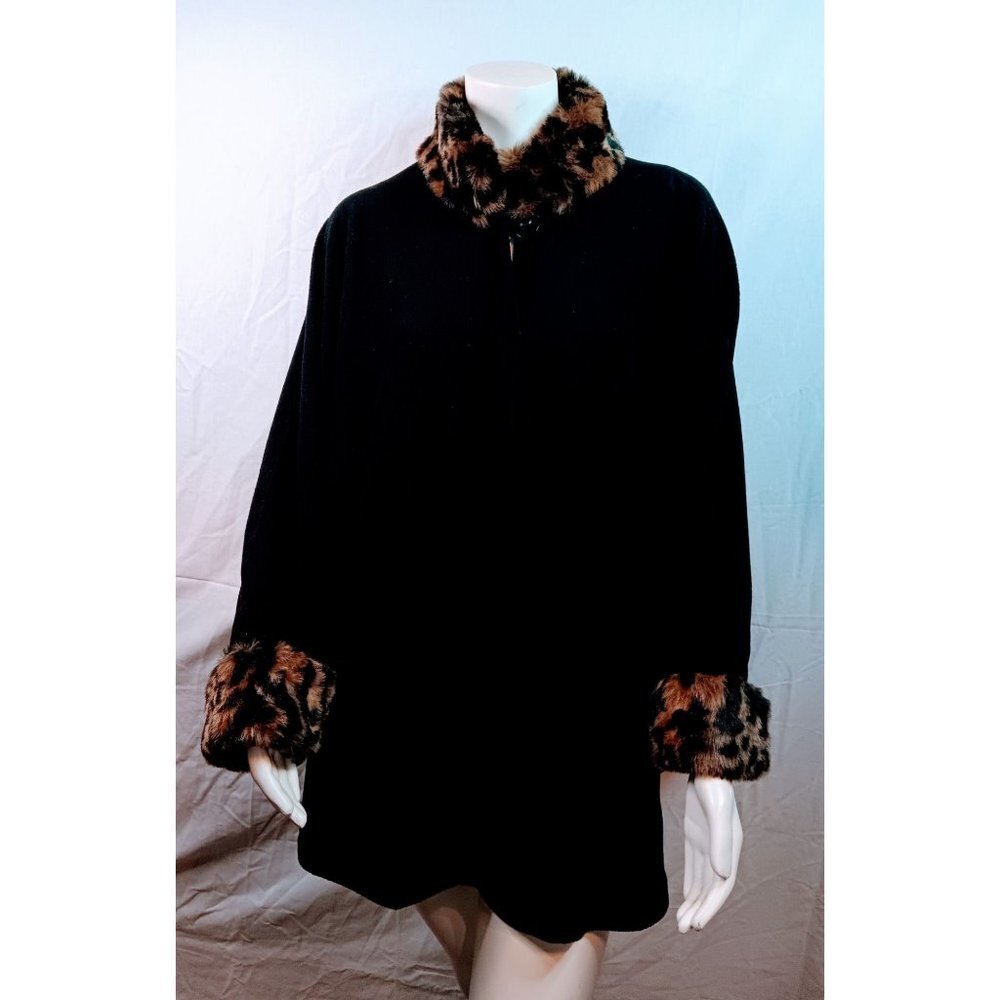 OSFM Women Leopard Fleece Black Cape - Picture 8 of 8